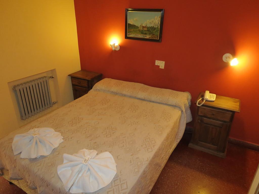 Hotel Arenales Villa Carlos Paz Rom bilde