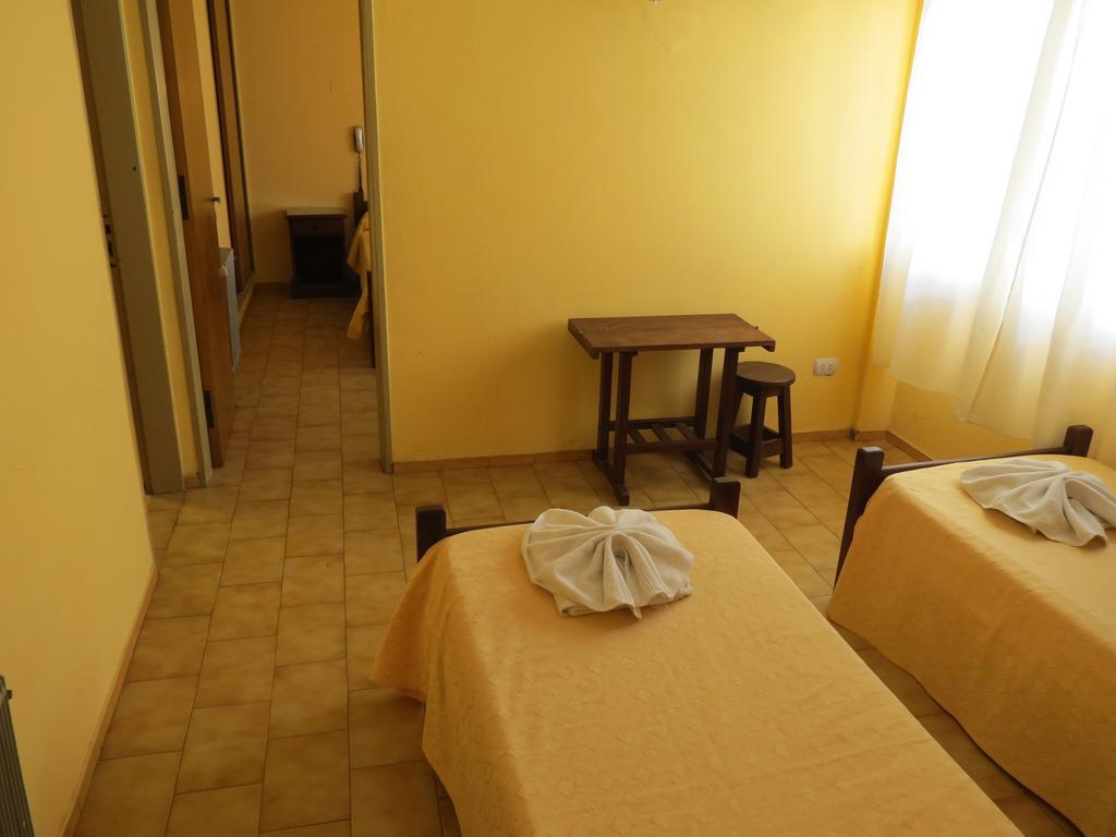 Hotel Arenales Villa Carlos Paz Rom bilde