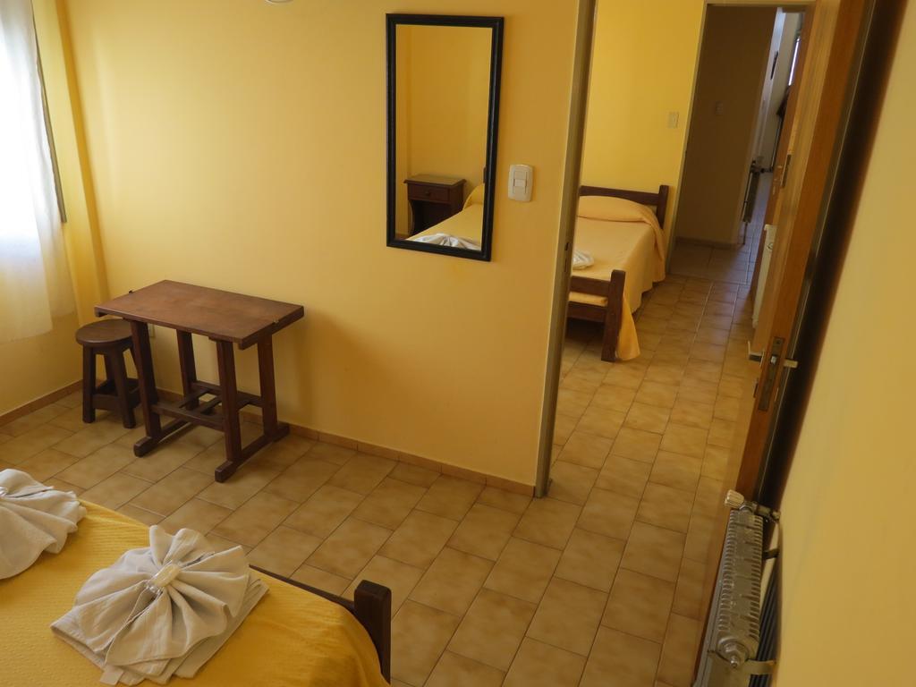 Hotel Arenales Villa Carlos Paz Rom bilde