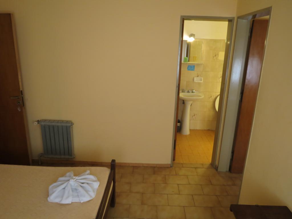 Hotel Arenales Villa Carlos Paz Rom bilde